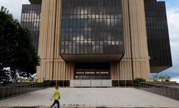 Para alcançar a meta de inflação, o BC usa como principal instrumento a taxa básica de juros, a Selic, definida em 13,75% . (foto - Agência Brasil)