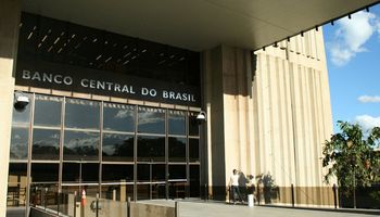 La balanza comercial brasileña registró el mayor déficit en 15 años