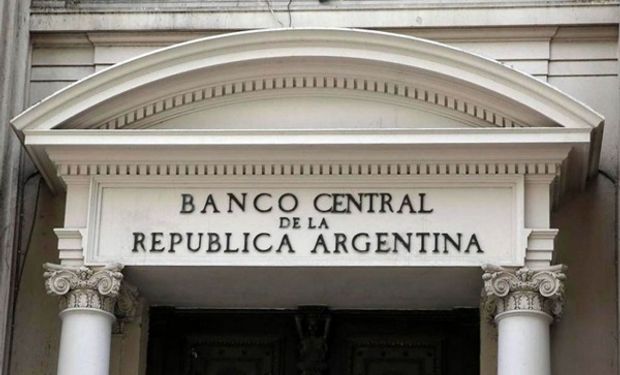 Virtual feriado bancario: qué dijo el Banco Central sobre las operaciones a dólar oficial