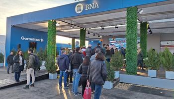 Desde temprano, se armó cola en el Banco Nación para financiar la compra de maquinaria: de cuánto es la tasa en Agroactiva