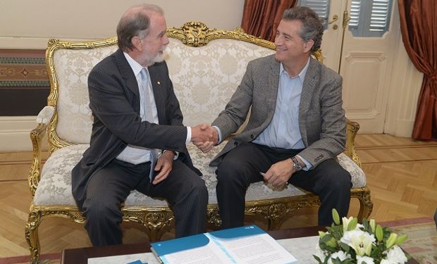 El ministro de Agroindustria de la Nación, Luis Miguel Etchevehere junto al presidente del Banco de la Nación Argentina, Javier González Fraga realizaron el anuncio.