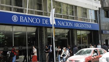 Paran hoy los bancarios por despidos en Tucumán