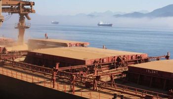 Barco encalla en Brasil con 30.000 toneladas de soja