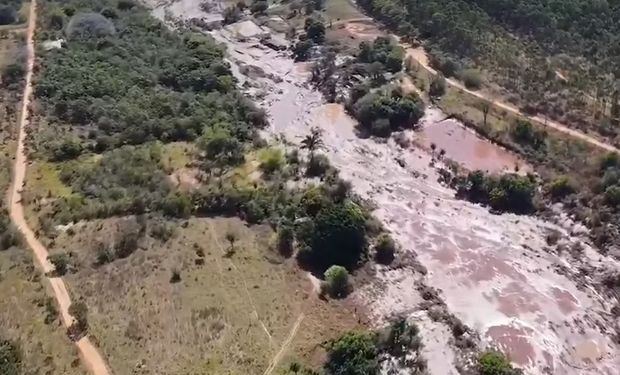 Represa tem 20 hectares de lâmina de água, e condomínio tem cerca de 100 casas de luxo. (Fotos - Campo Grande News)