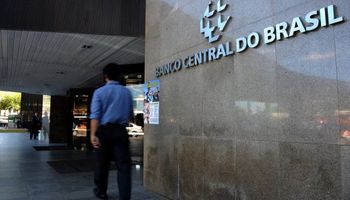 Alerta en Brasil por la fuga de dólares más alta en una década