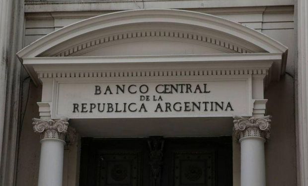 Medida de la entidad bancaria: el BCRA busca aumentar la oferta de dólares para frenar la suba de la divisa en el mercado local.