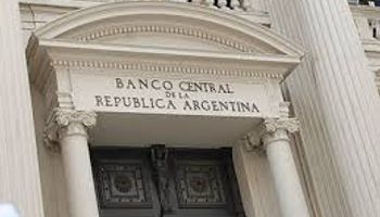 Fábrega pide recuperar dólares a banqueros