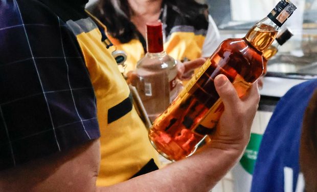 Bebidas adulteradas acendem alerta no Carnaval; veja como evitar intoxicação