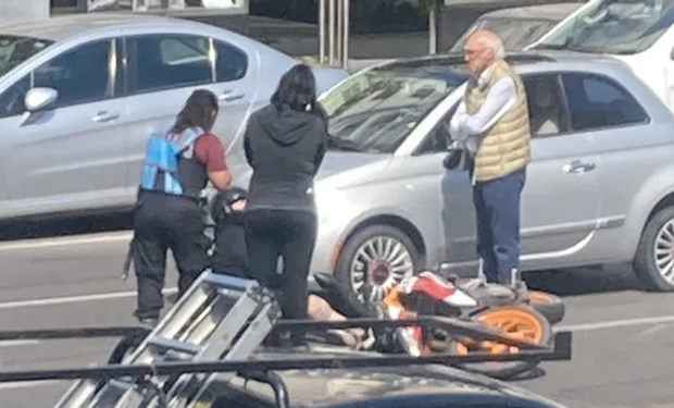 Carlos Bianchi chocó una moto en Avenida del Libertador