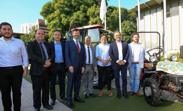 O governador do estado, Elmano de Freitas, e Paulo Sérgio Furlan, representante da Maquigeral, assinaram, na semana passada, um protocolo de intenções para instalação da unidade.