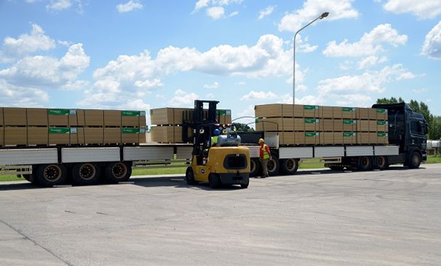 El convoy trasladó tableros MDF para la elaboración de muebles y revestimientos.