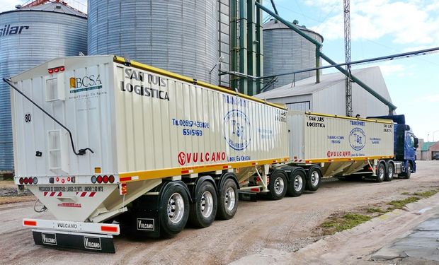 Sectores industriales festejan la llegada de bitrenes pero transportistas ponen reparos.