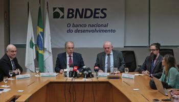 BNDES cria linha de crédito em dólar para compra de maquinário agrícola