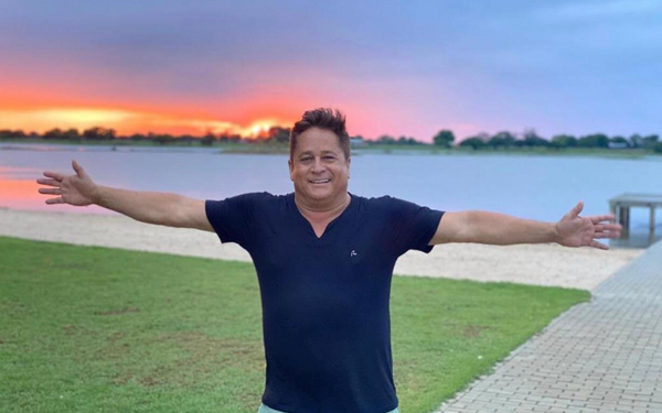 cantor_leonardo_fazenda