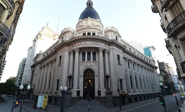 Encuentro cumbre en la Bolsa de Comercio de Rosario: qué se acordó en la disputa del precio de referencia para los granos