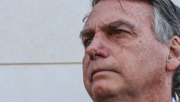 A mando do STF, PF coloca tornozeleira eletrônica em Bolsonaro