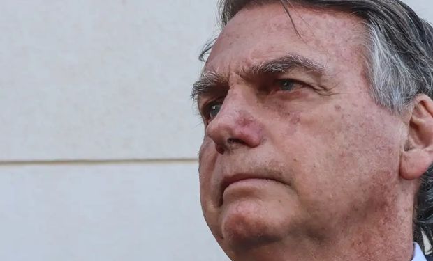 A mando do STF, PF coloca tornozeleira eletrônica em Bolsonaro