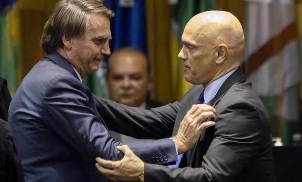 Bolsonaro pede afastamento de Moraes de inquérito sobre tentativa de golpe