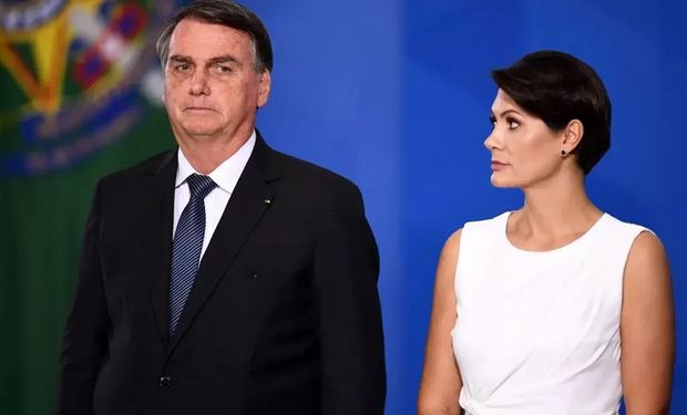 A investigação apura o suposto funcionamento de uma organização criminosa para desviar e vender presentes recebidos pelo ex-presidente de autoridades estrangeiras.