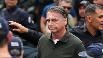 Alexandre de Moraes concede prisão domiciliar a Bolsonaro