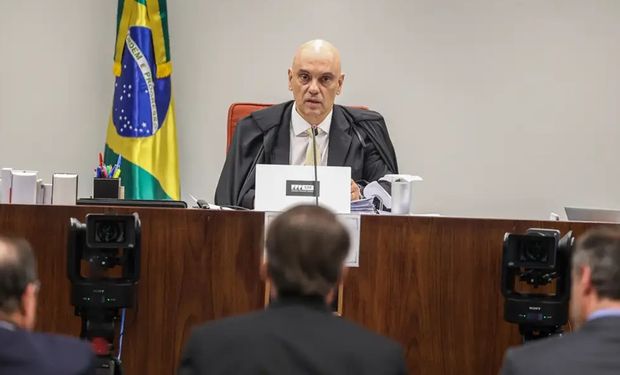 Ministro do Supremo Tribunal Federal (STF) Alexandre de Moraes oube Bolsonaro. (Foto: Valter Campanato/Agência Brasil)