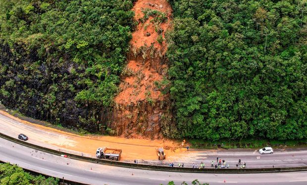 Segundo Faep, opção pelo Porto de Santos, apesar de maior gasto, já é opção devido às más condições da BR-277. (foto - Faep)