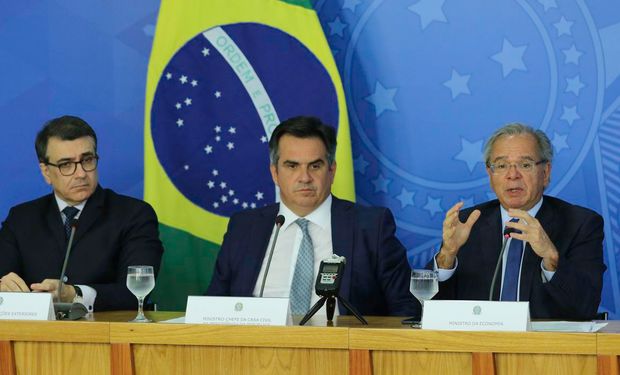 Autoridades comentam entrega do memorando inicial. (foto - Fábio Rodrigues/Agência Brasil)