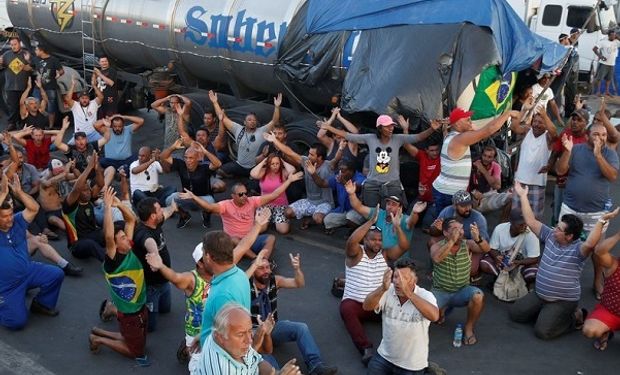 Camioneros brasileros realizaron una huelga que duró 10 días y afectó la libre circulación.