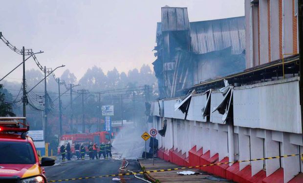 Grande incêndio na BRF retira 600 funcionários da unidade de Carambeí