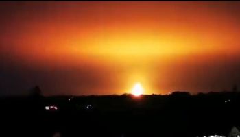 Un rayo hizo explotar una planta de biogás y una "bola de fuego" encendió al cielo