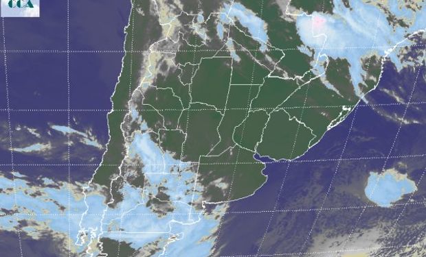 La foto satelital presenta el avance de una zona frontal débil desde el sudoeste.