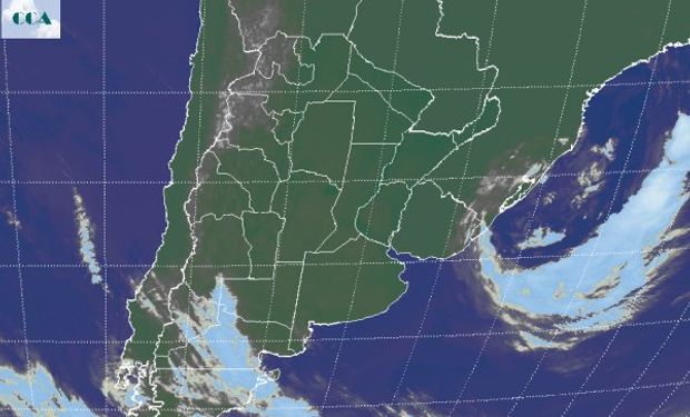 La imagen satelital presenta el corrimiento hacia el océano del sistema de baja presión.