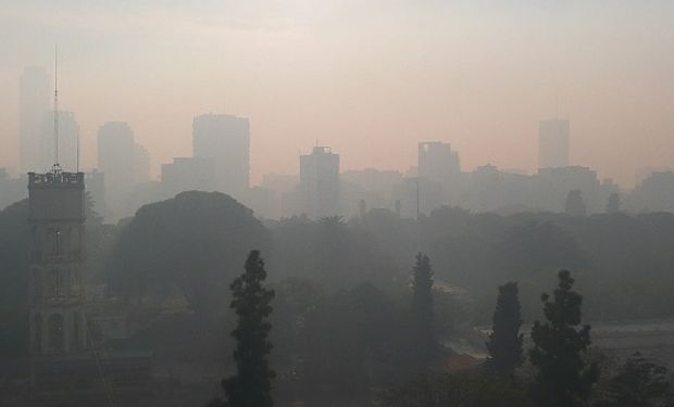 Humo en Buenos Aires: de dónde viene y cuál es la causa del incendio que afecta a CABA