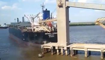 Ante la bajante del río Paraná, alertan a los buques por mayores riesgos de colisión al atracar 