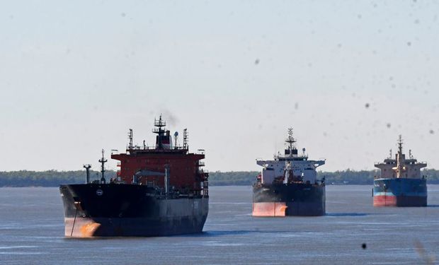 Hidrovía: Argentina fondeó una boya en el inicio del Canal Magdalena y señalan que quedó habilitado