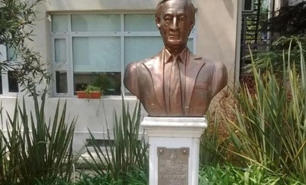 Afirman que al busto de Kirchner en Agroindustria no lo sacaron por "un tema ideológico"