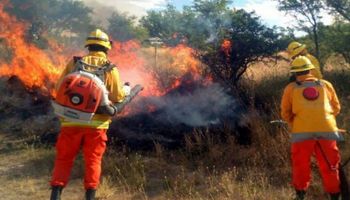 Una tormenta eléctrica reavivó los incendios en La Pampa