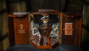 Destilaria cria cachaça com diamante avaliada em R$ 12,9 mil