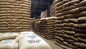 Atraso de navios para exportar café cresce em julho e gera apreensão e prejuízos