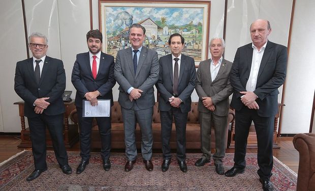 Da esquerda para a direita: Wilson Vaz de Araújo, Deputado Federal Zé Vítor, Ministro Carlos Fávaro, Silas Brasileiro, Sílvio Farnese e Deputado Federal Neri Geller. (foto - Mapa)