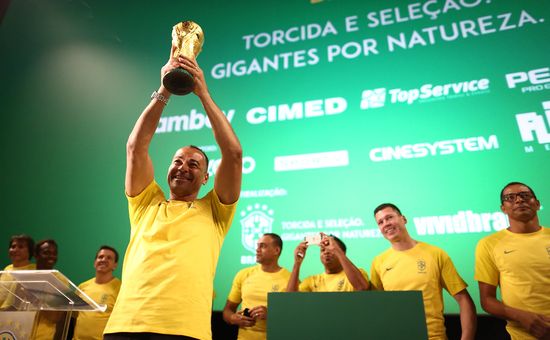 Marcas do setor apostam em ex-jogadores, narradores e artistas para aproximar o agronegócio do público durante o torneio.