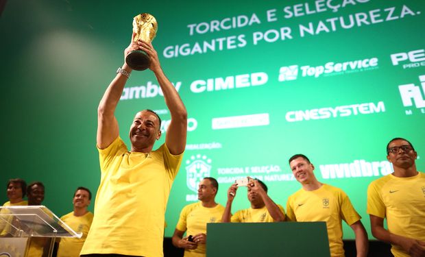Empresas do agro entram no clima da Copa e escalam Cafu, Marcos, Thiaguinho e Galvão