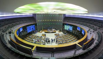Câmara aprova texto-base da PEC da Transição em 1º turno
