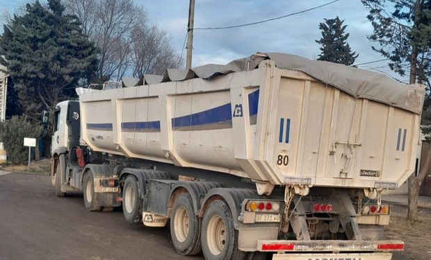 Transportaban 1400 kilos de carne en el acoplado de un camión volcador