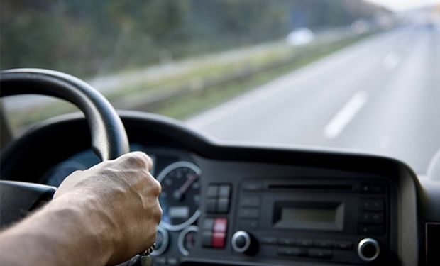 Cómo funciona la gorra inteligente que busca salvar vidas en la ruta