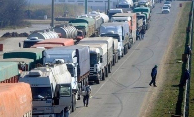 Protesta de camioneros autoconvocadosen rutas nacionales y de la provincia de Santa Fe