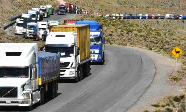 Liberan a más de 3000 camiones varados en la frontera con Chile: se aprobó un nuevo protocolo de ingreso