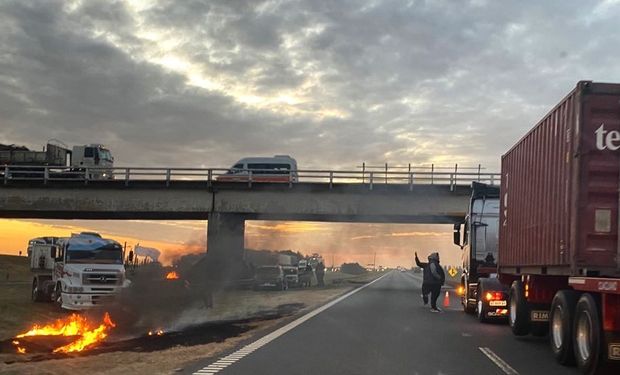 Cayó el ingreso de camiones a los puertos, pero las terminales trabajan con normalidad: dónde están los cortes