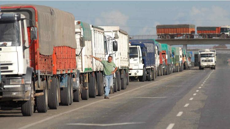 Transportistas independientes se movilizan con cortes de ruta