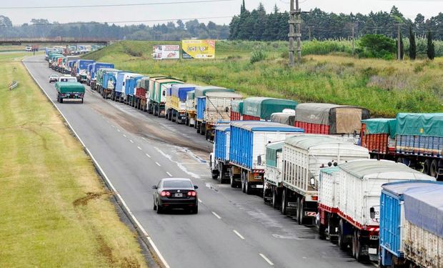Santa Fe espera la llegada de 2 millones de camiones a los puertos por la cosecha gruesa